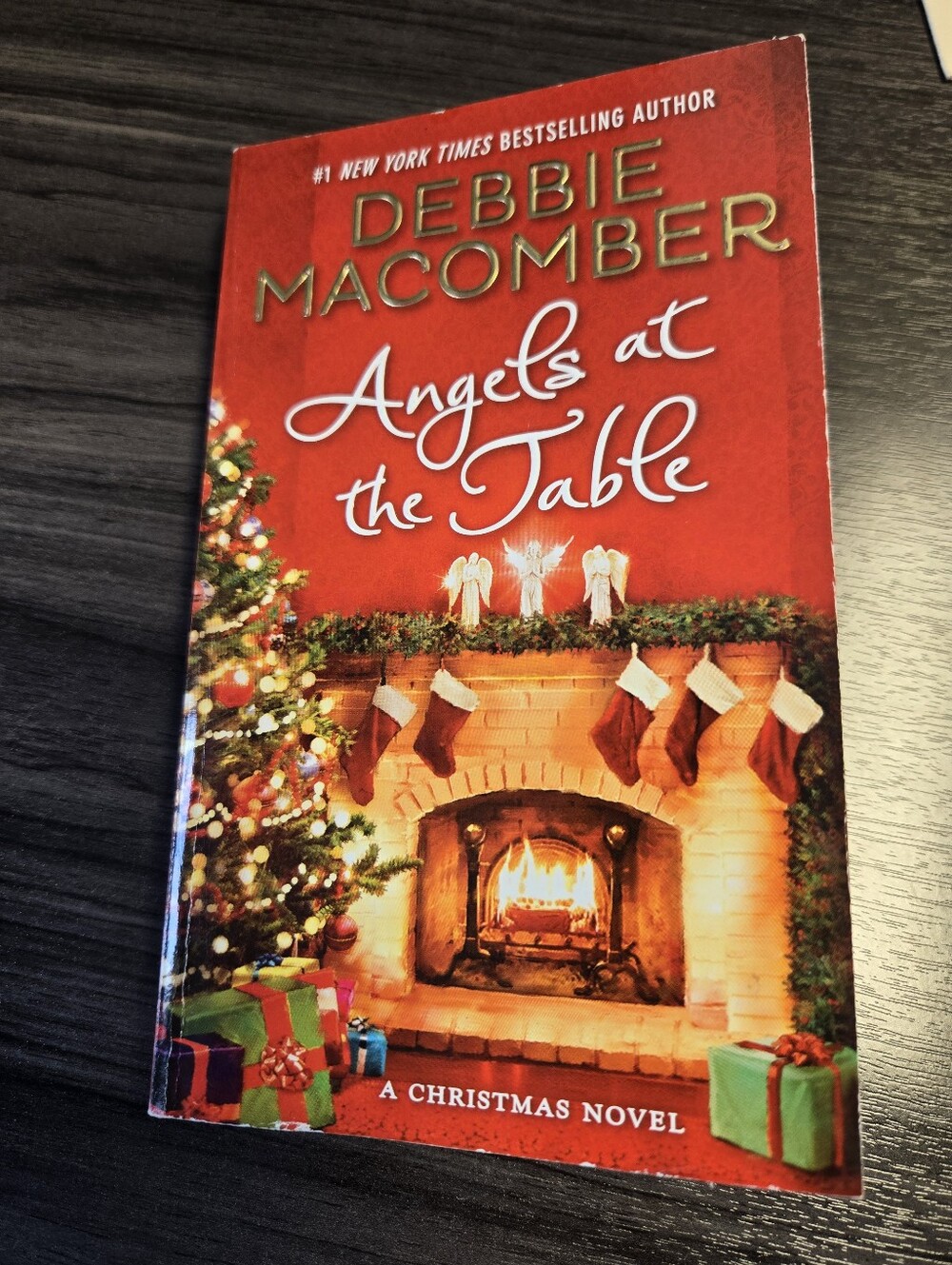 Debbie Macomber "Angels at the Table" Christmas Novel - Red Holiday Cover